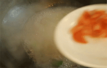 【海鲜锅巴】加入西红柿