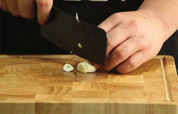 【虾爆鳝】蒜切片