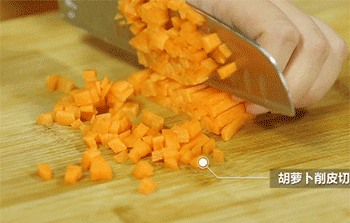 【肉汁芝士焗土豆泥】胡萝卜切丁