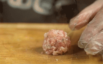 【双鲜金钱肉丸汤】胡萝卜填肉丸