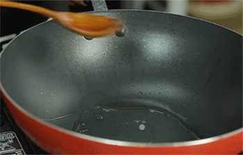 【荷叶糯米鸡】热锅起油