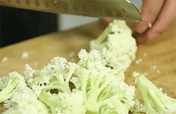 【干锅花菜】花菜切瓣