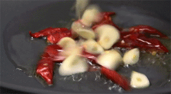 【韩式辣酱鱿鱼】爆香佐料