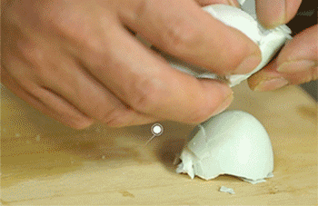 【荷叶糯米鸡】咸鸭蛋去壳