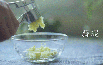 【蒜蓉秋葵】压蒜蓉