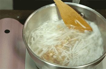 【腊味萝卜糕】捞出