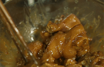 【紫金猪蹄】搅拌