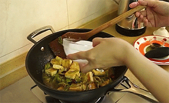 【大葱烧豆腐】勾芡