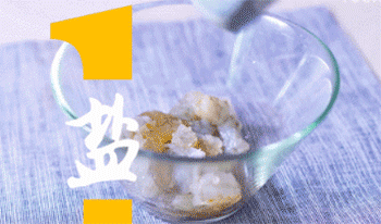 【宫爆虾球】腌制