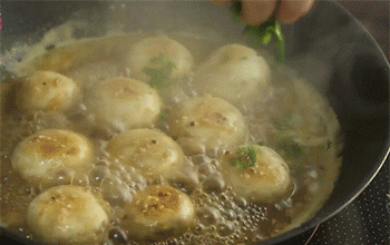 【蒜香烤蘑菇】加入欧芹碎