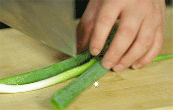 【秘制酱鸭头】葱切段