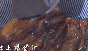 【秘制扣肉】放配料