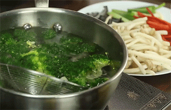 【海参蟹味菇】捞出西兰花