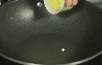 【黑椒牛仔骨】爆香