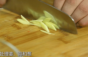 【爆炒鱿鱼卷】姜切片