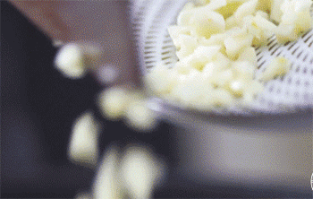 【自制糖醋排】放蒜末