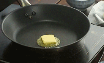 【蒜香烤蘑菇】热锅起油