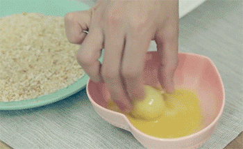 【黄金土豆球】裹蛋液和吐司碎