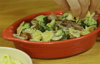 【蘑菇奶油焗面】撒上芝士