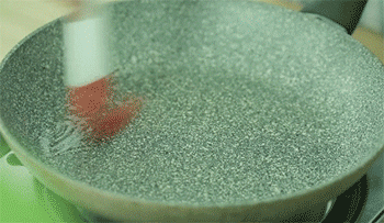 【香煎藕饼】藕饼入锅