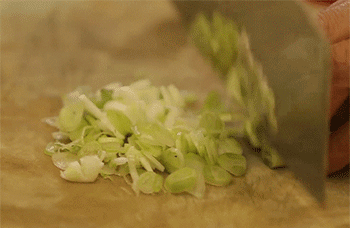 【宫爆龙虾】切葱花