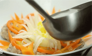 【双鲜金钱肉丸汤】淋高汤