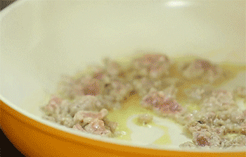 【肉汁芝士焗土豆泥】加入洋葱