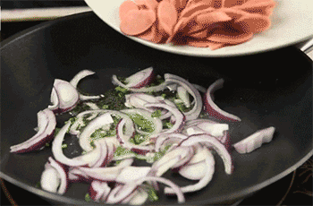 【火腿炒面】加入火腿