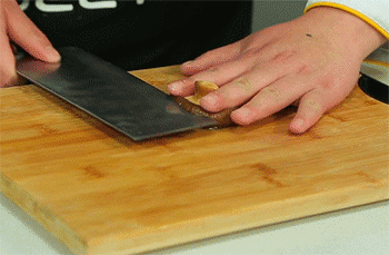 【大煮干丝】香菇去蒂切丝