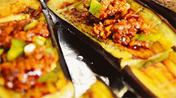 【蒜香肉末烤茄子】铺肉末