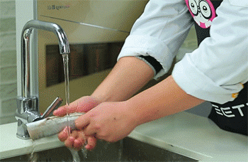 【香煎带鱼】清洗带鱼