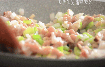 【普罗旺斯焗番茄】翻炒