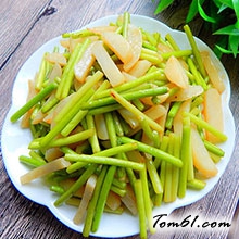 蒜台烧土豆条的做法