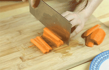 【土豆色拉】切胡萝卜