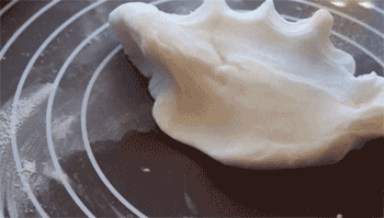 【水晶虾饺】揉面