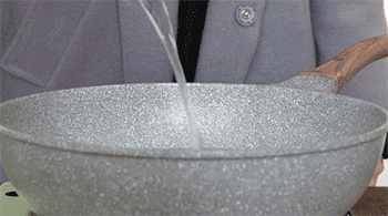 【红烧猪蹄】焯水