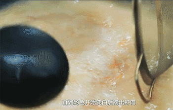 【大虾烧白菜】捞出虾肉