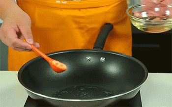 【虾皮拌萝卜丝】热锅起油