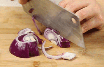 【火腿炒面】切洋葱条