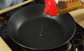 【滑鸡蘑菇】下入鸡块