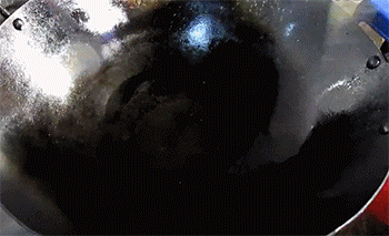 【蜜汁排骨】放入调料