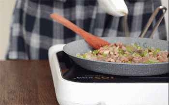 【普罗旺斯焗番茄】放调料