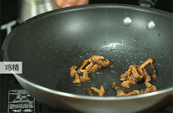 【韭黄四喜春卷】调味