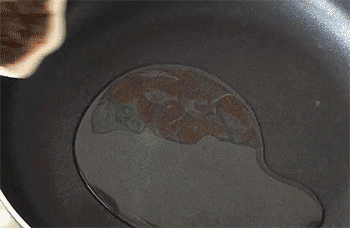 【家常麻婆豆腐】爆香