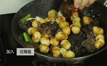 【虎皮鹌鹑蛋】加入豆瓣酱