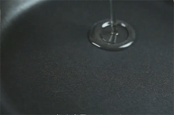 【凉拌手撕茄子】热锅起油