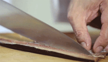 【盐煎秋刀鱼】剔刺