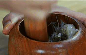 【大虾烧白菜】捣碎