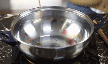 【臊子面】热锅起油