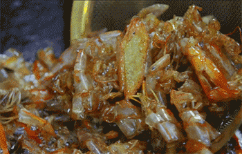 【大虾烧白菜】捞出虾壳
